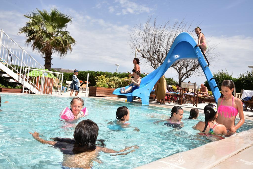 Hotel Fedora Riccione Kültér fotó