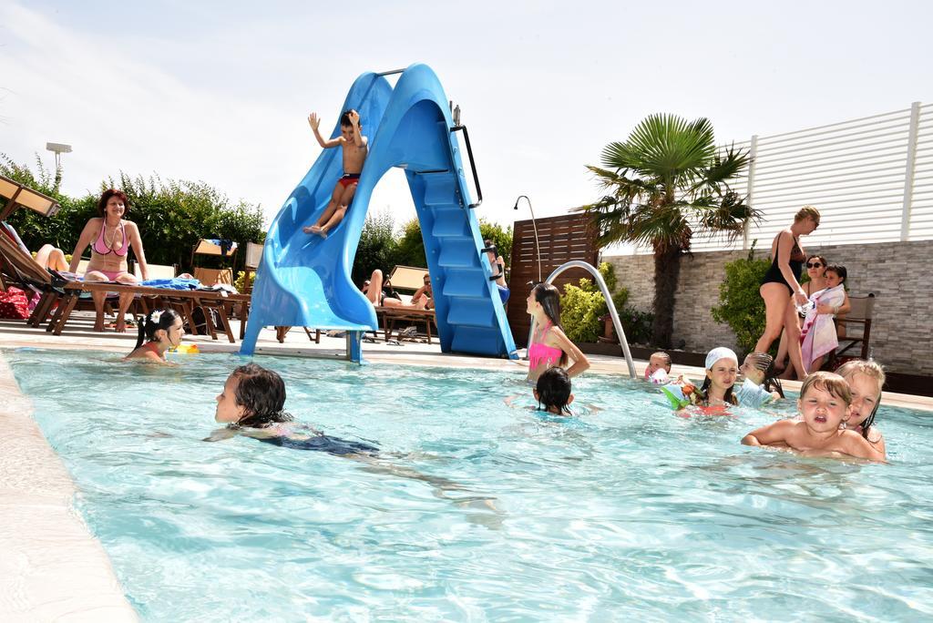 Hotel Fedora Riccione Kültér fotó